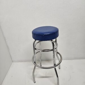 Baarijakkara, istuin sinistä nahkaa
